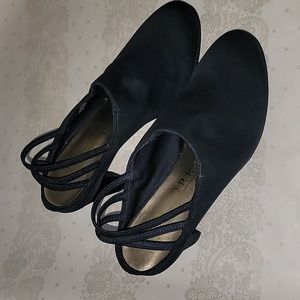 New York Transit navy blue heels